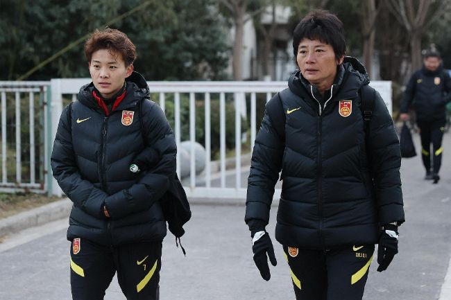 客厅里h亲女好c